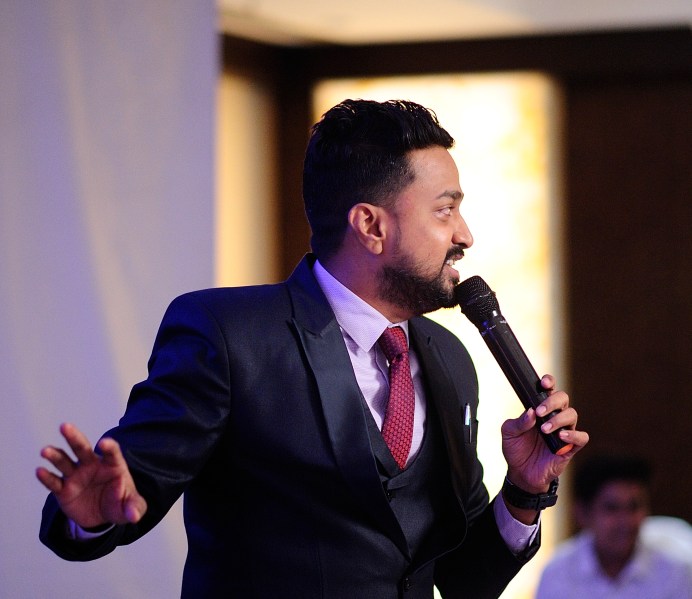 Sushil Atre Best Anchor in Mumbai, Best Anchor for Sangeet. Best Anchor for Corporate Events, Top 5 Anchors in India, Best Anchor in the World.